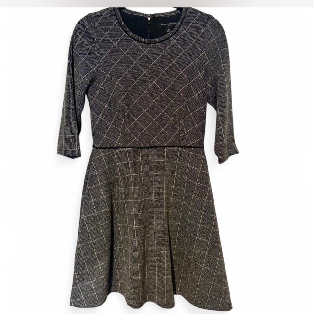 Banana Republic Grey and white petite plaid dress